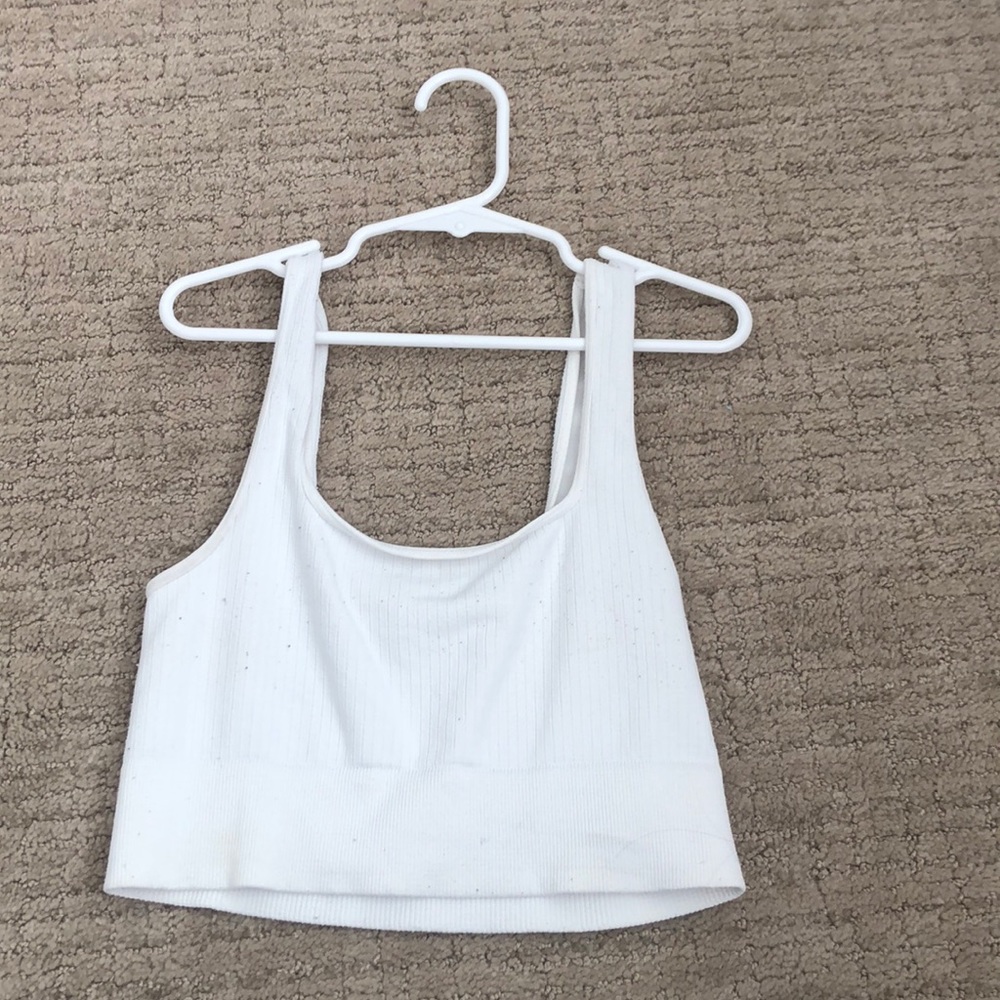 White top ribbed